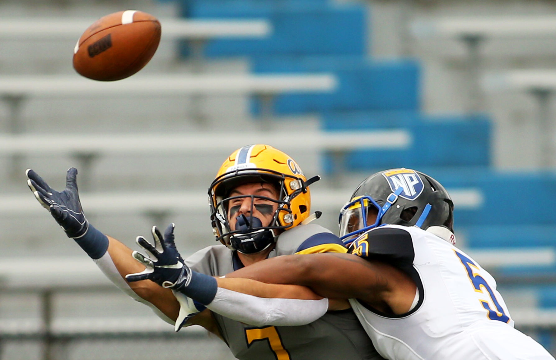 101919-mda-spt-augie-football-001